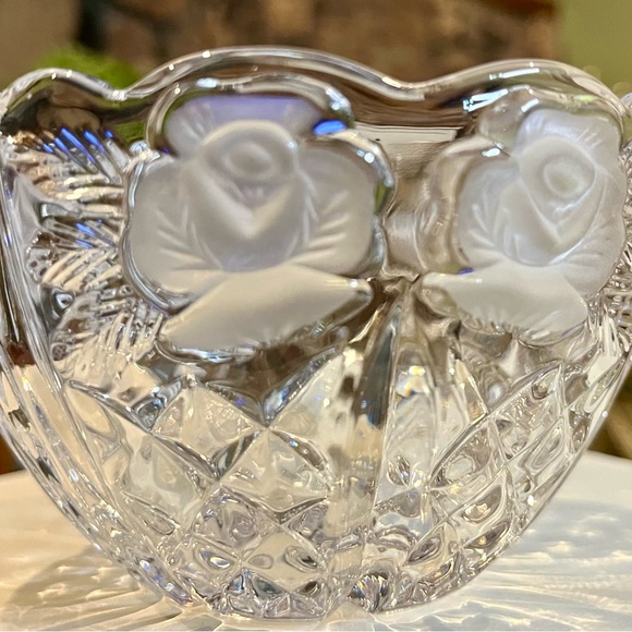 Vintage Lidded Crystal Dish with Frosted Rose Pattern West Germany Lead Crystal - Picture 5 of 12
